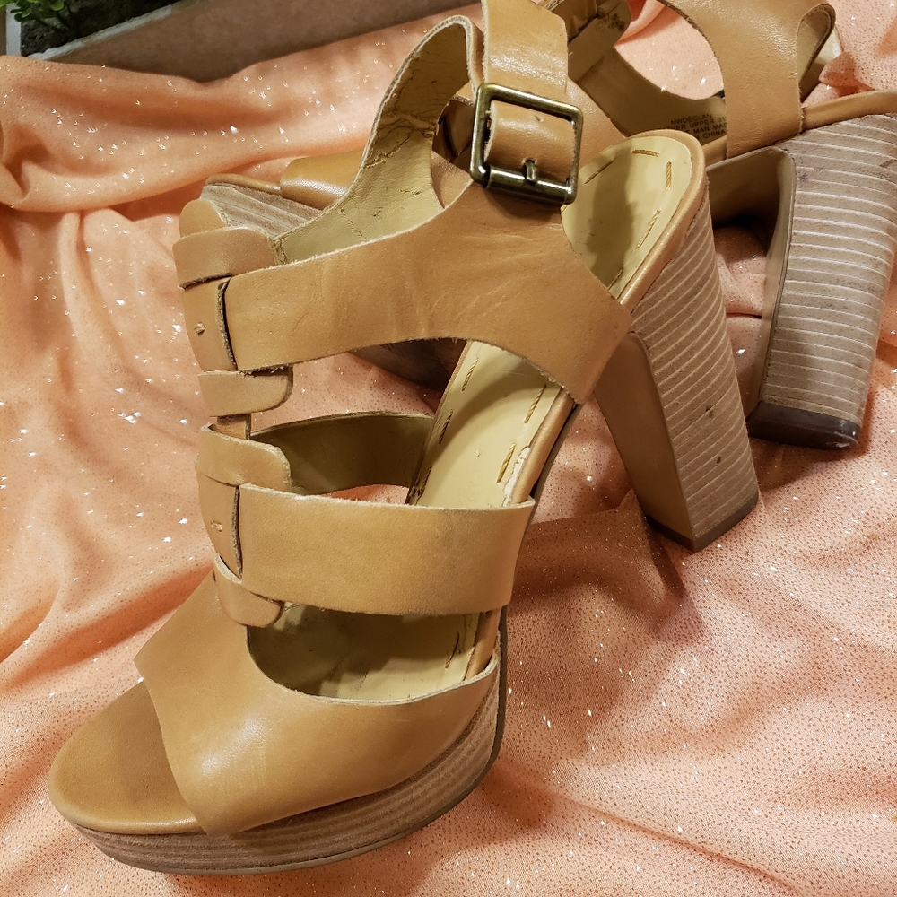 Nine west chunky heel strappy sandals 👡